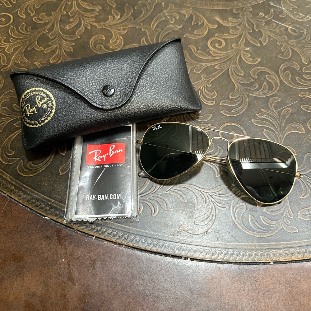 Ray-Ban RB3025 Aviators